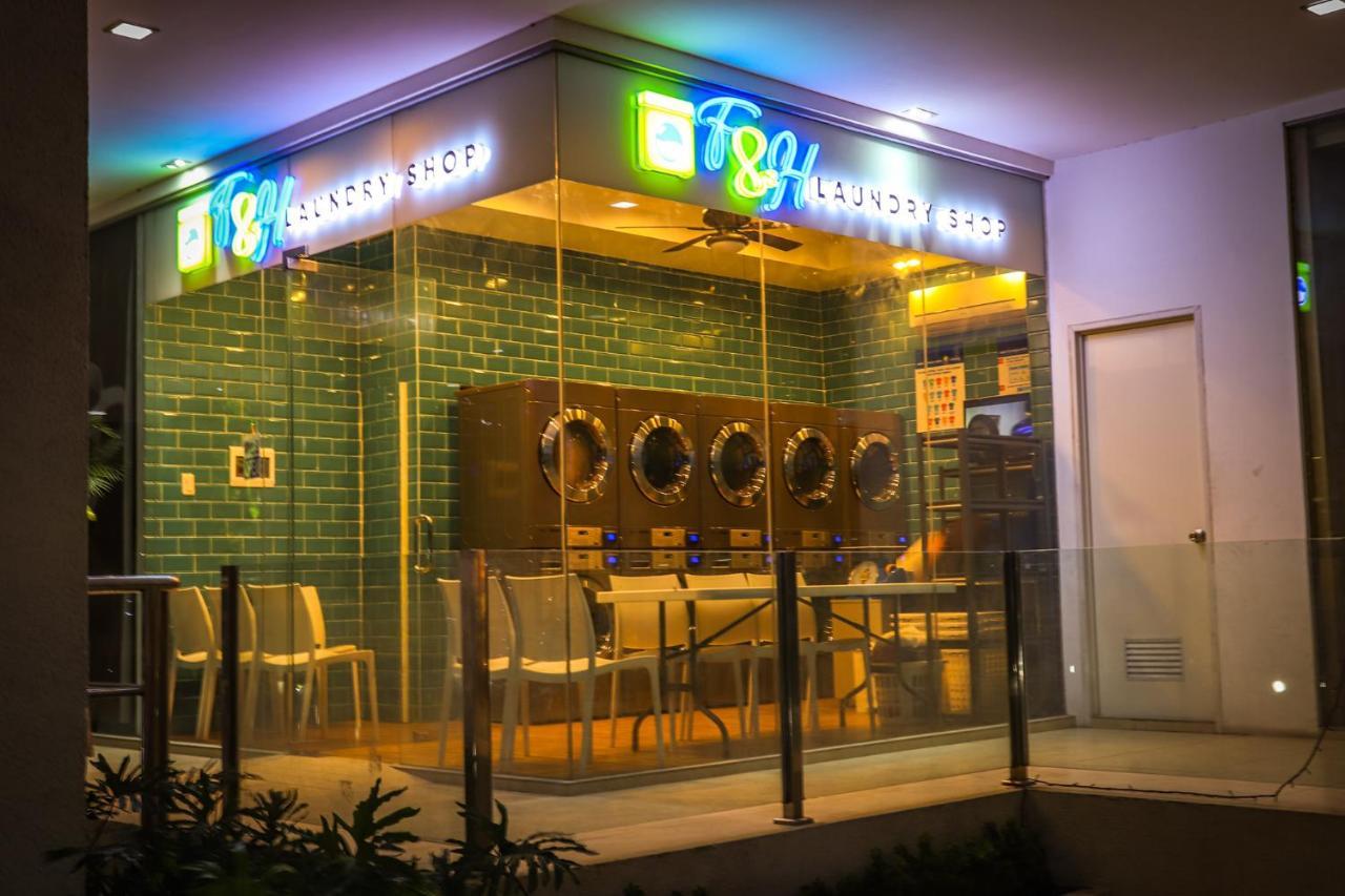 Sunvida Tower Residences Infront Of Sm City Cebu Exterior photo